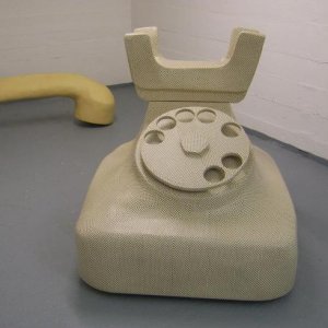 Barbara Christine Henning, Denkmal für ein Telefon